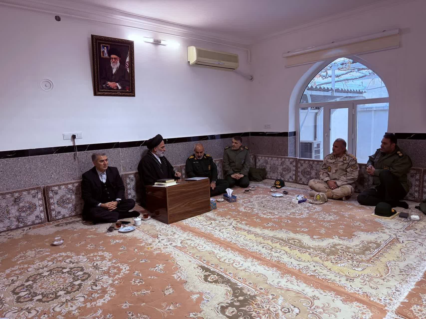 سردار سرتیپ گشتاسبی فرمانده قرارگاه حمزه سیدالشهدا(ع) با استقبال فرماندار، امام جمعه و اعضای شورای تأمین شهرستان وارد سلماس شد.