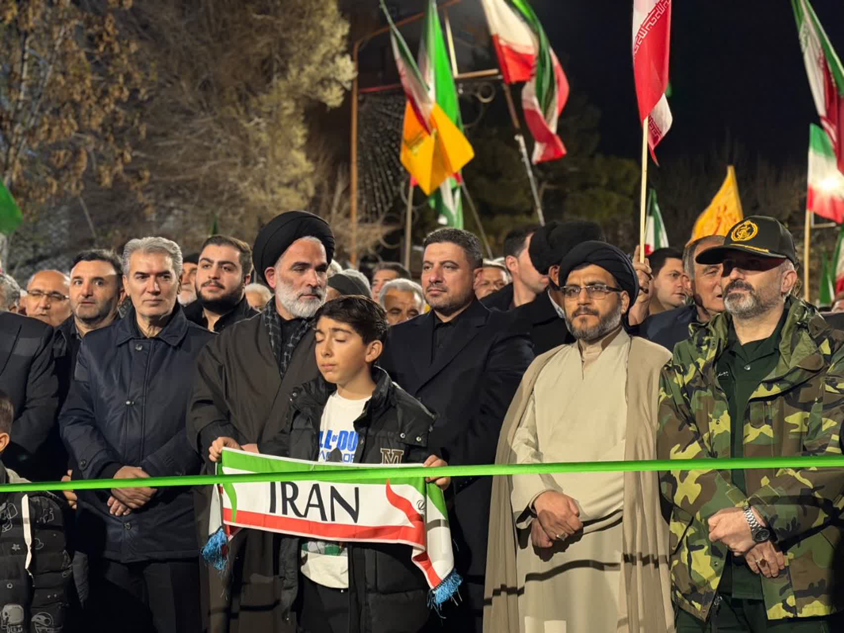 سلماسِ قهرمان امشب هم آمد به میدان