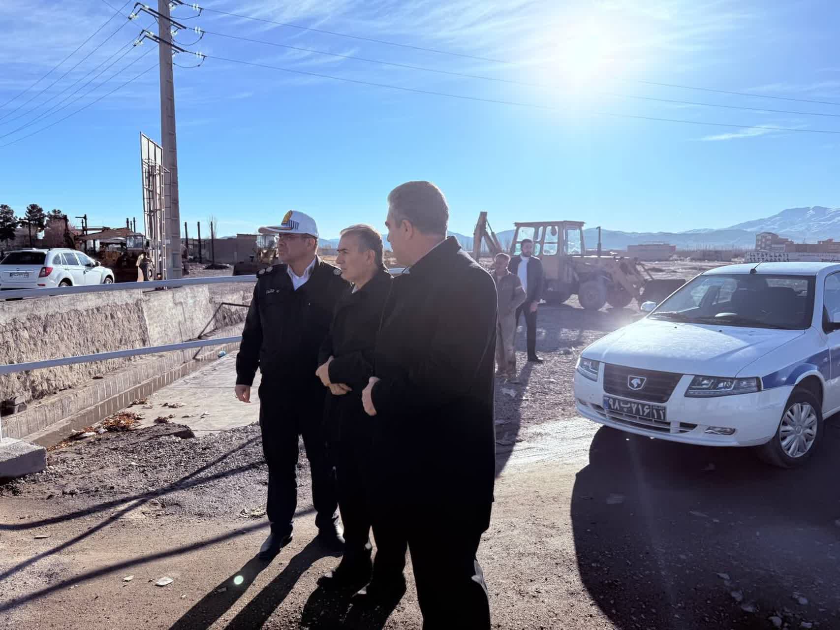 🔻بازدید فرماندار و رئیس شورای ترافیک شهرستان سلماس به همراه شهردار و رئیس پلیس راهور از نقطه حادثه خیز در میدان انتفاض