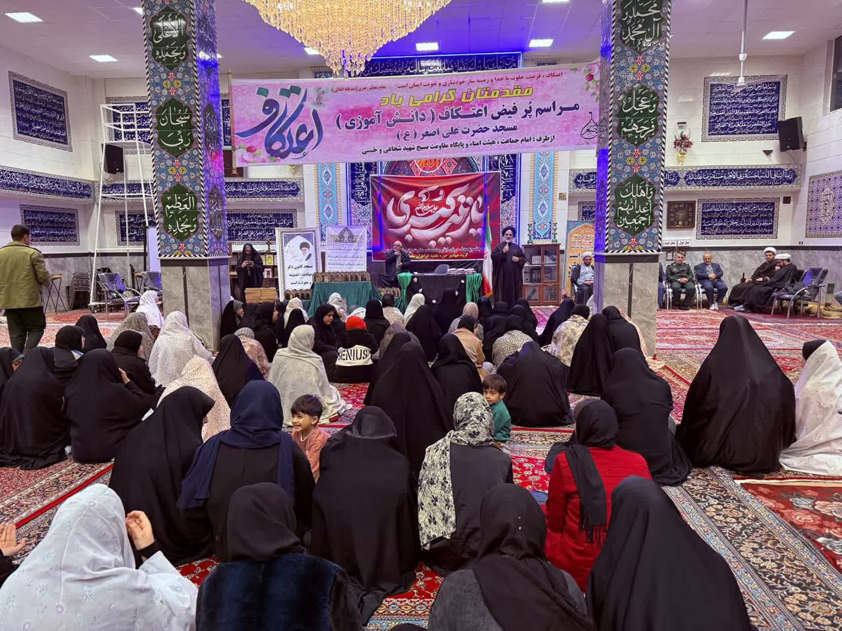 آیین اختتامیه اعتکاف دانش‌آموزی شهرستان سلماس با حضور فرماندار، امام جمعه و فرمانده سپاه این شهرستان در مسجد حضرت علی‌اصغر(ع) برگزار شد.