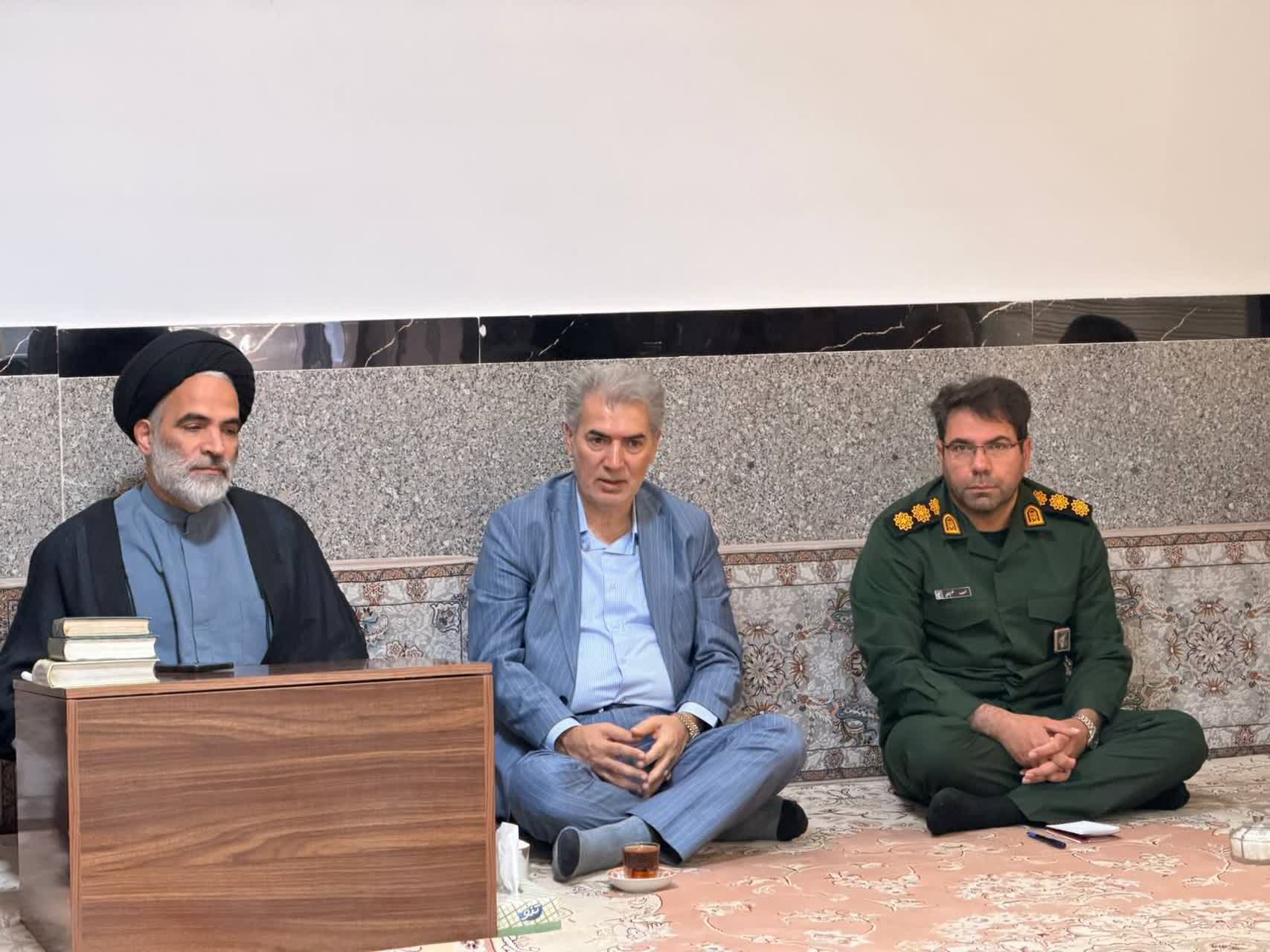 💢 جلسه هماهنگی برگزاری مراسم تجمعات شبانه مردمی و برنامههای دهه نخست ماه محرم در شهرستان سلماس با حضور امام جمعه، فرماندار و جمعی از مسئولان شهرستانی در دفتر امام جمعه برگزار شد.