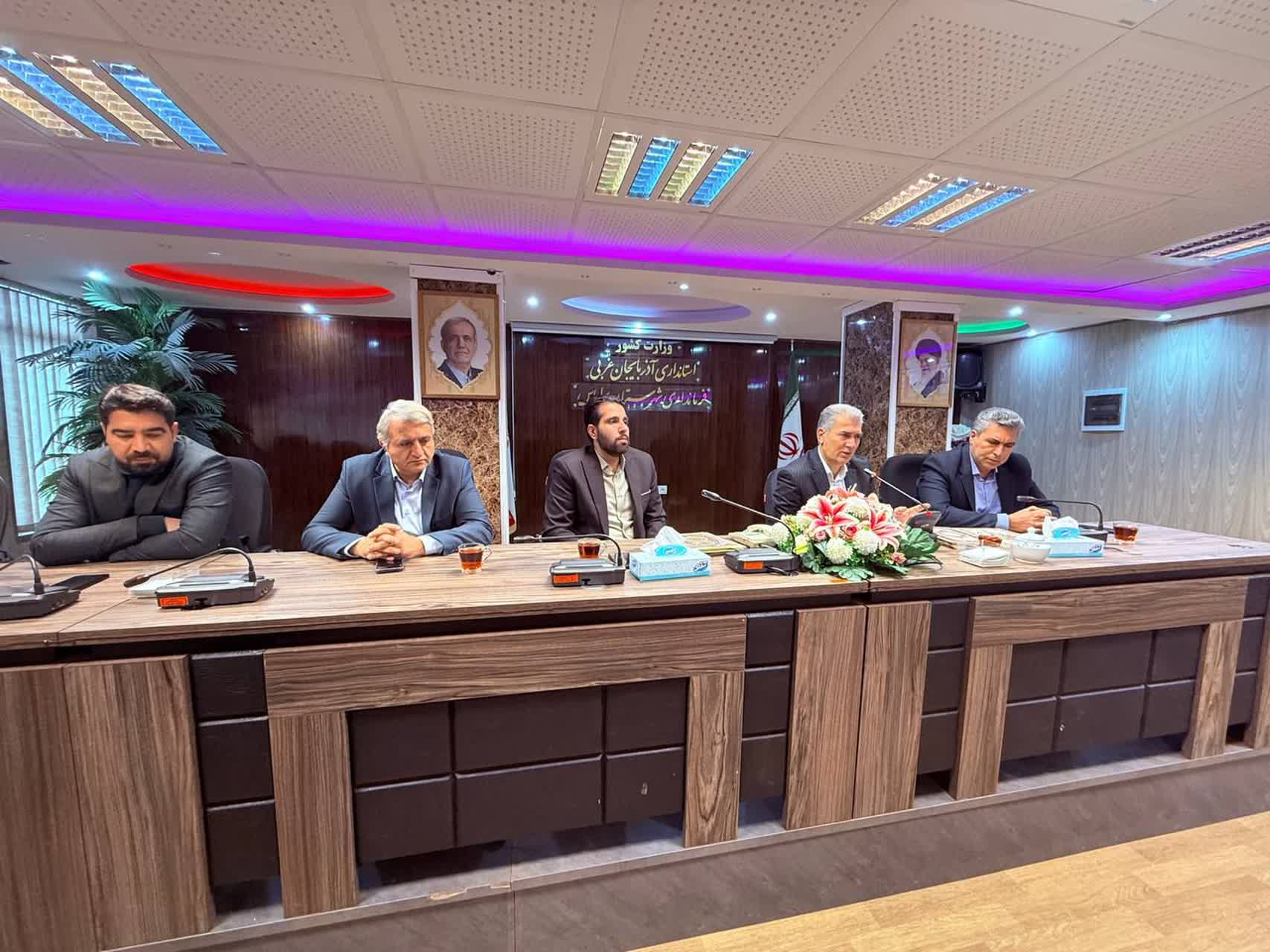 آیین تجلیل از بانوان شاغل در مجموعه وزارت کشور در شهرستان سلماس