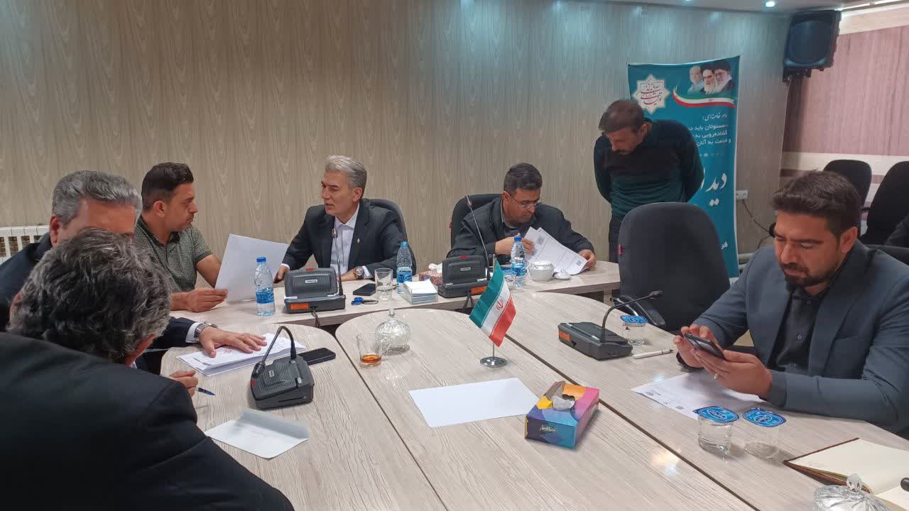 ملاقات مردمی فرماندار سلماس؛ چهار ساعت گفتوگوی بیواسطه با شهروندان