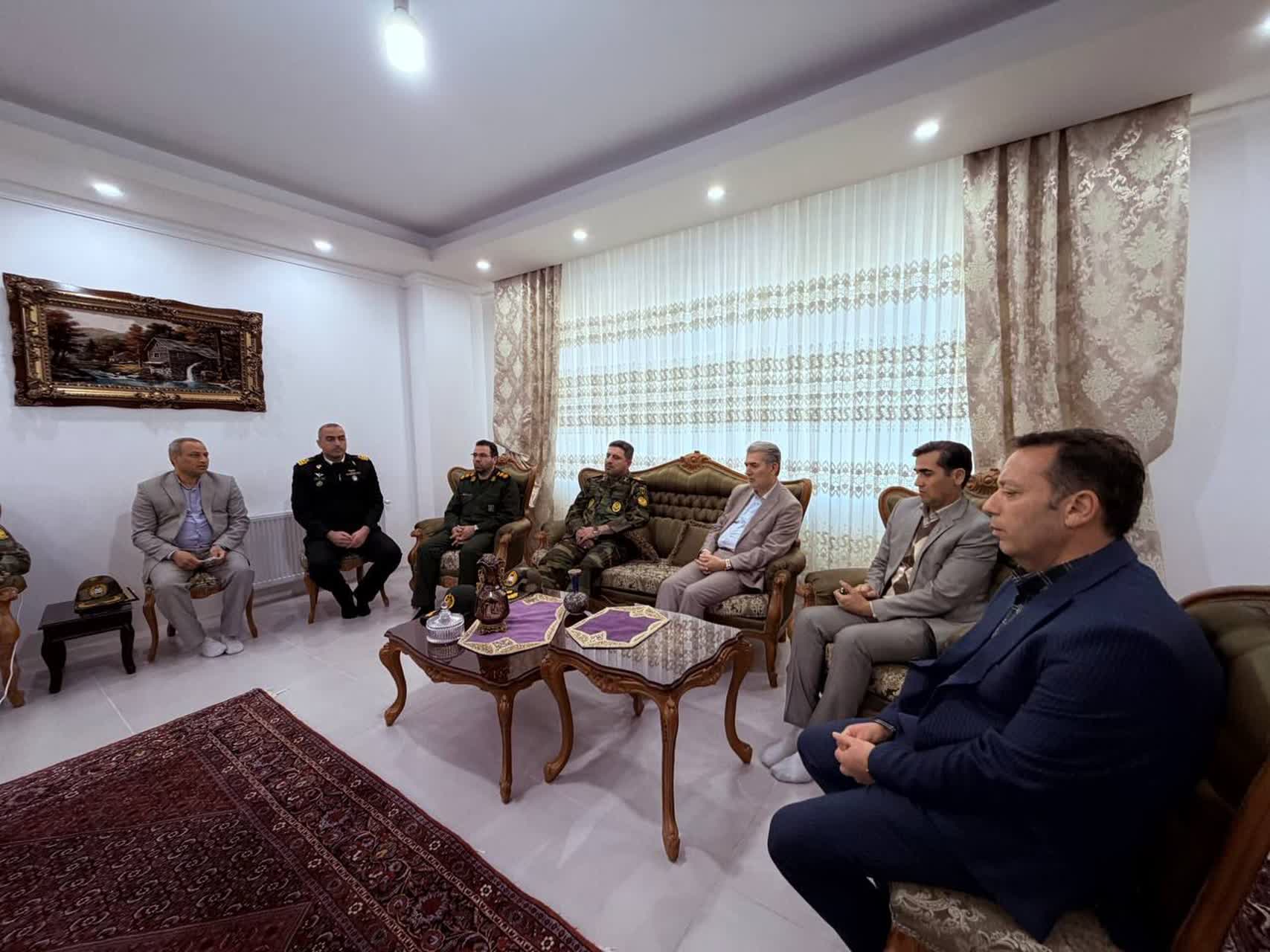 دیدار فرماندار شهرستان سلماس با خانواده معظم شهدا