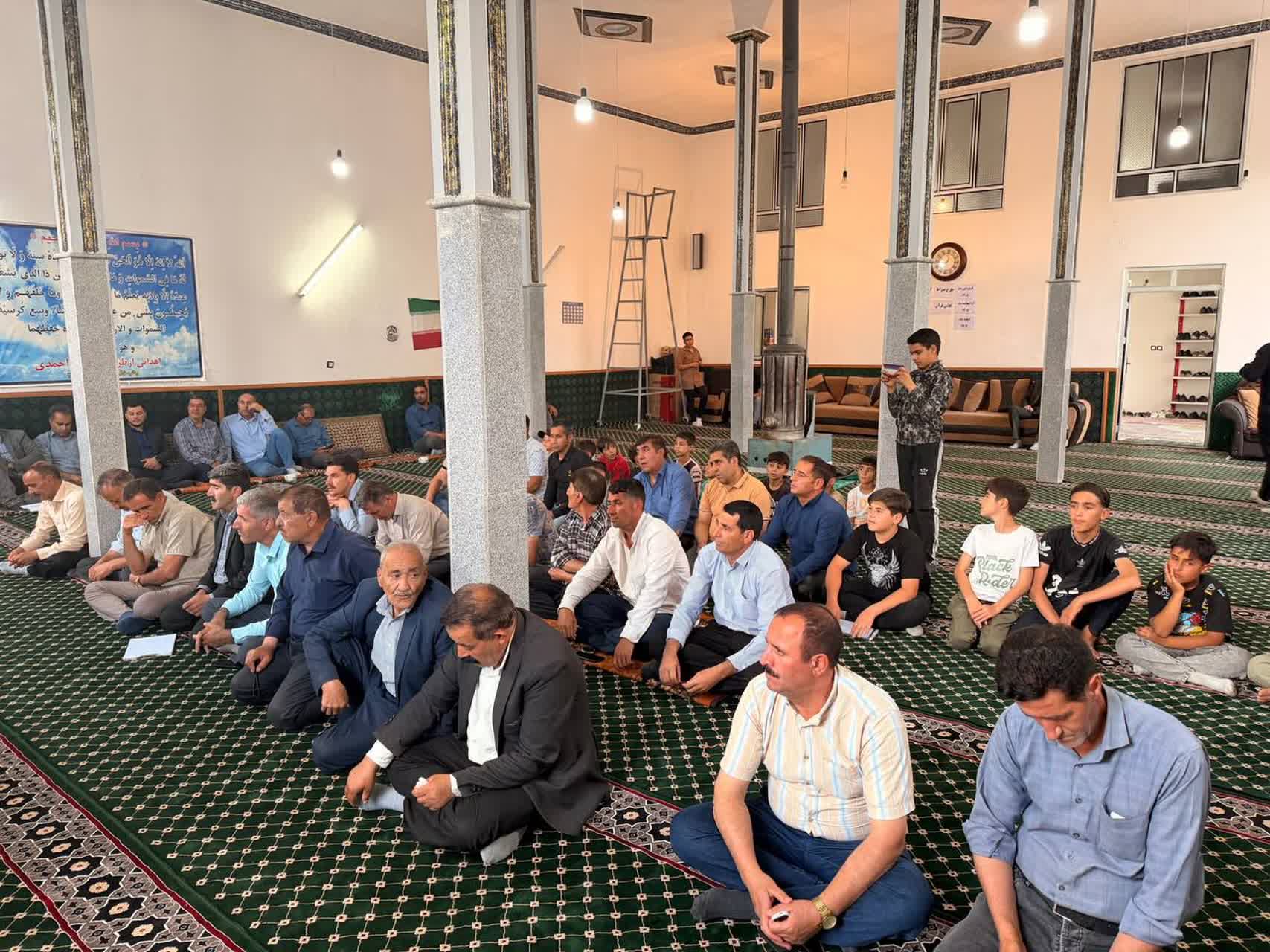 برگزاری میز خدمت جهادی محله محور در سلماس با حضور فرماندار و پاسخگویی مستقیم به مطالبات مردمی