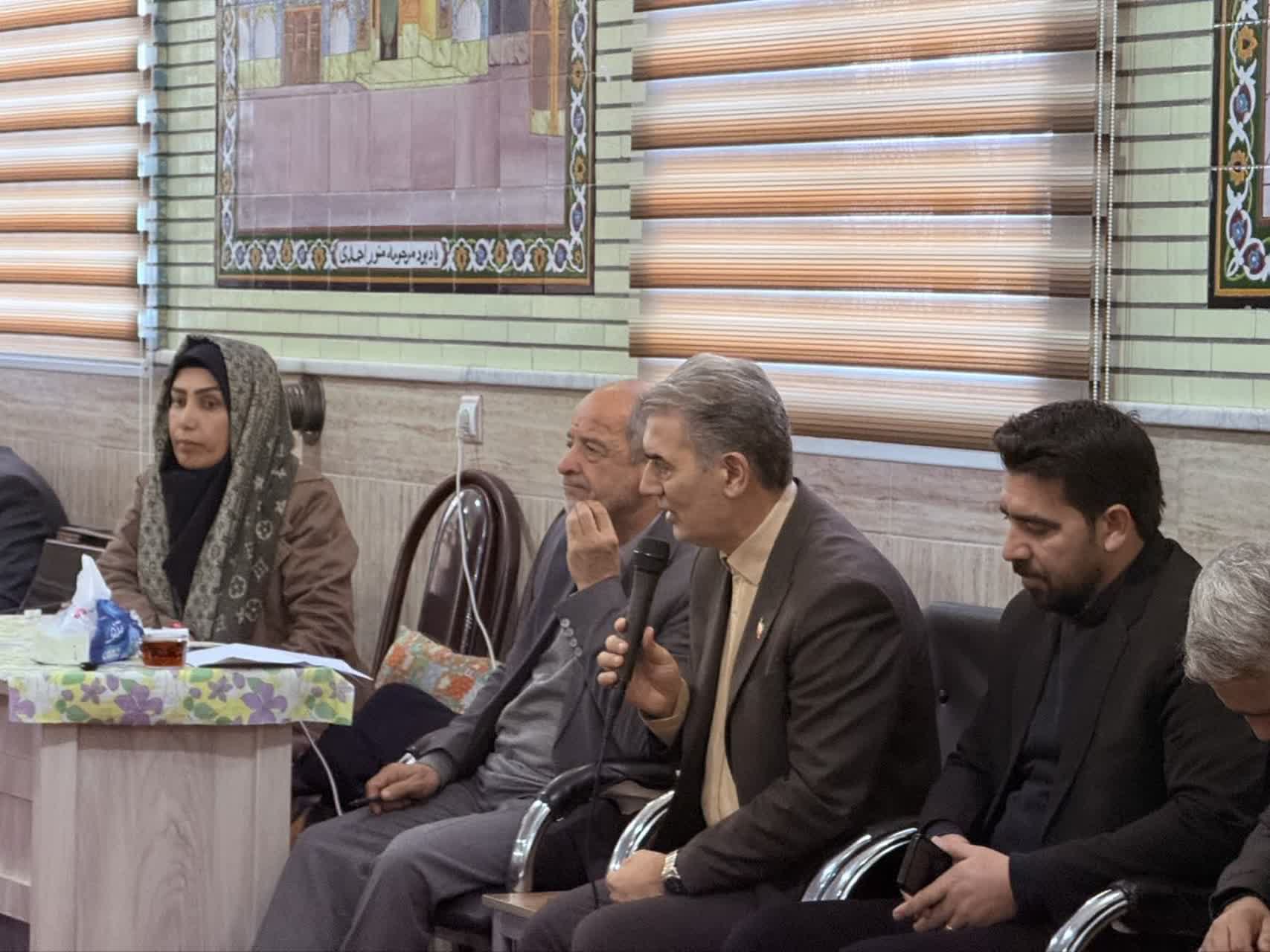 ✅️ نهضت خدمت‌رسانی در قلب بخش مرکزی؛ برپایی میز خدمت جهادی با حضور نماینده و فرماندار در 5 روستا