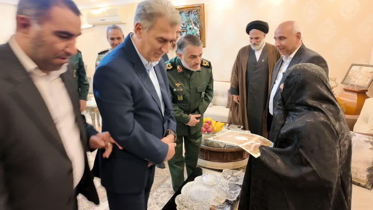 🌷 دیدار فرماندار سلماس و جمعی از مسئولان با خانوادههای معظم شهدا