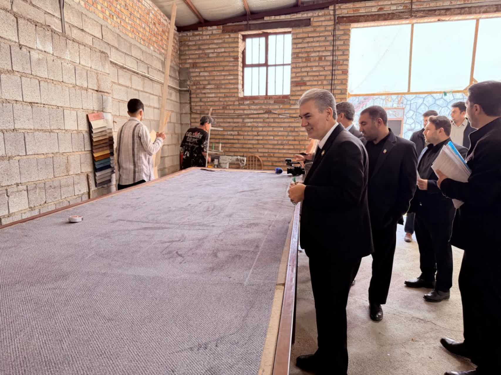 یکشنبه‌های تولید و مانع‌زدایی در سلماس این‌بار با تمرکز بر حمایت عملی از یک واحد تولیدی همراه شد؛ جایی که بازدید میدانی مسئولان، گره‌ای چندساله را باز کرد.