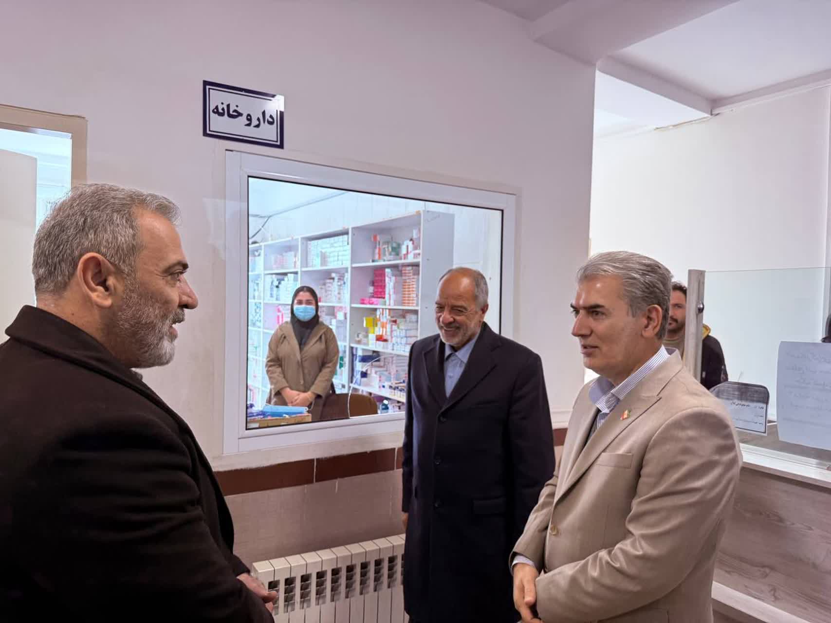 فرماندار شهرستان سلماس بهمراه نماینده مردم شریف شهرستان در مجلس شورای اسلامی از وضعیت خدمات سلامت تازه شهر بازدید کردند
