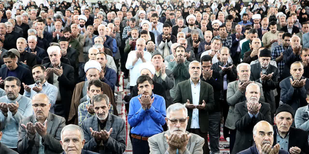 آیین عبادی ـ سیاسی نماز جمعه شهرستان سلماس با حضور پرشور مردم متدین و ولایی ، علی علائی فرماندار سلماس و جمعی از مسئولان انقلابی برگزار شد.