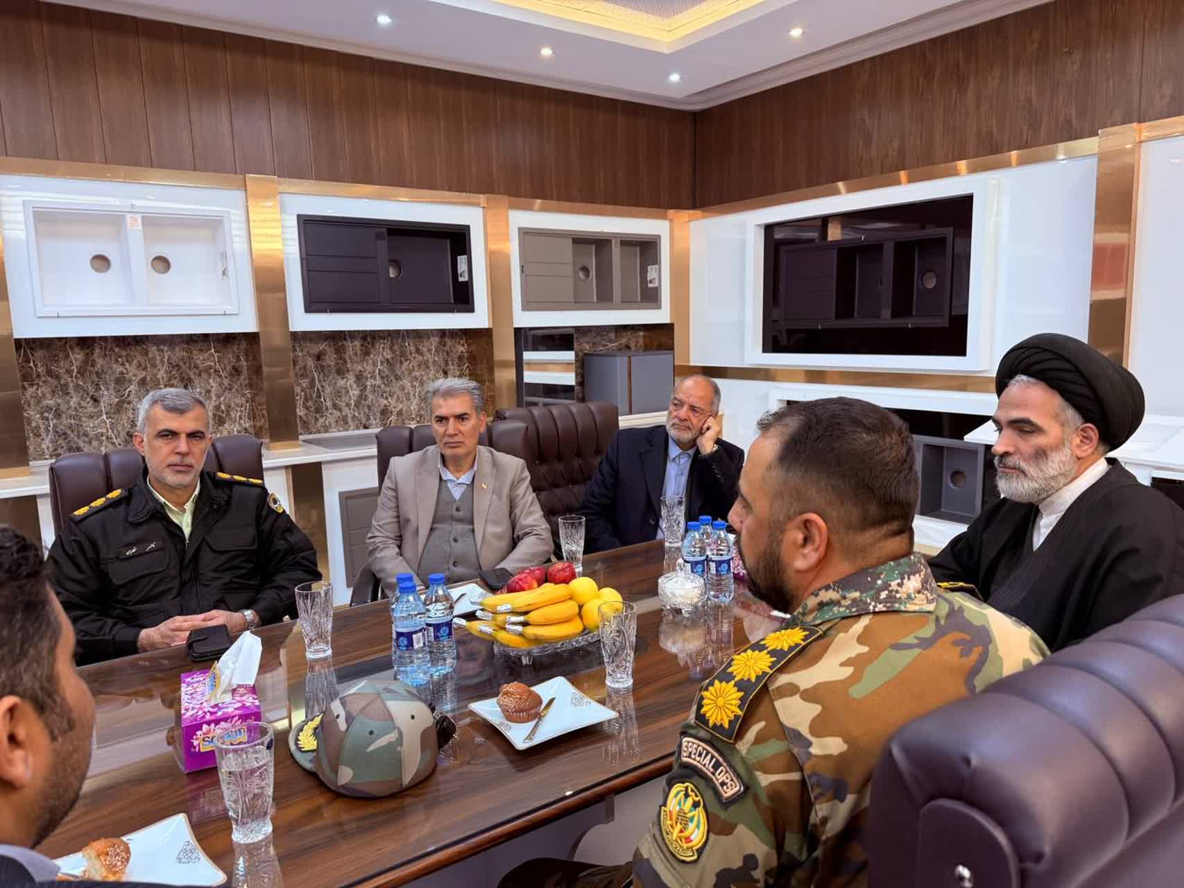 ازدید فرماندار شهرستان سلماس به همراه امام جمعه محترم و نماینده مردم شریف سلماس در مجلس شورای اسلامی از واحدهای تولیدی مستقر در شهرک صنعتی سلماس