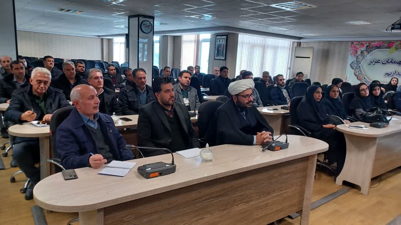 ⭕️ فرماندار سلماس در جلسه ستاد ساماندهی امور جوانان «رضایتمندی مردم اولویت اصلی دستگاه‌هاست/ لزوم بهره‌گیری از رویکردهای نو و عملیاتی در حوزه جوانان»