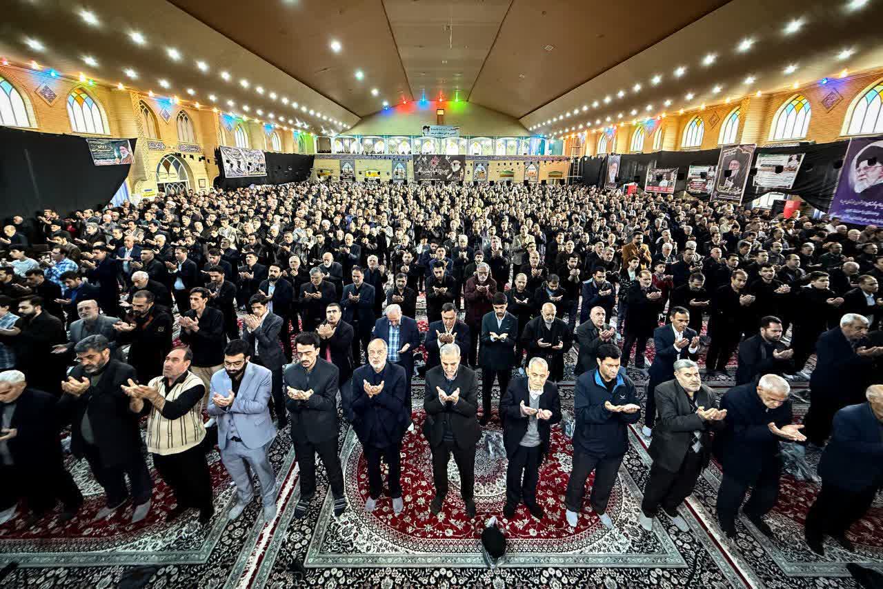 🔰حضور پرشور مردم مومن شهرستان سلماس در نماز عید فطر به امامت حجت الاسلام والمسلمین طباطبائی امام جمعه سلماس   🗓| 1 فروردین ماه 1405 📌| مصلی امام خمینی(ره)