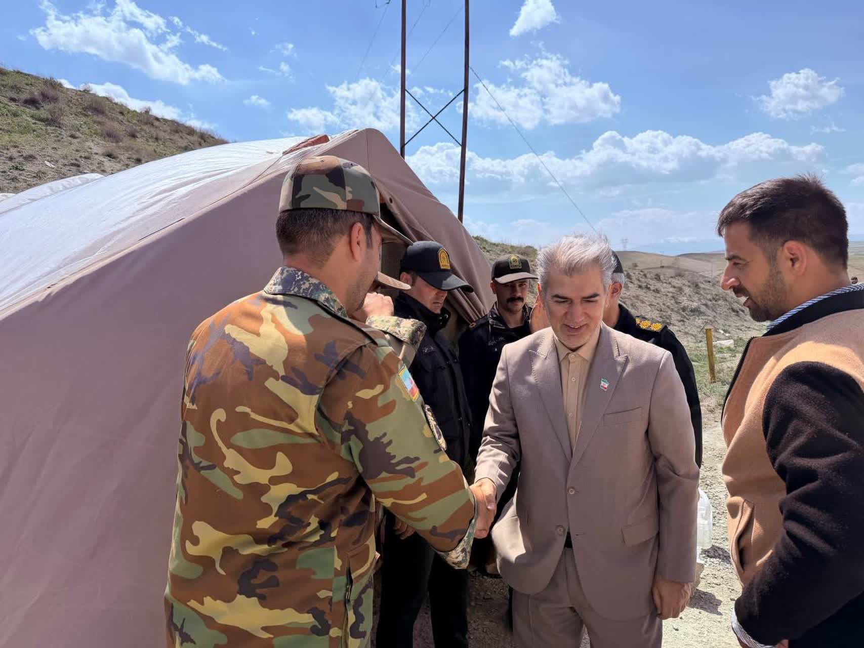 فرماندار و رئیس شورای تأمین شهرستان سلماس به همراه فرمانده انتظامی این شهرستان از مقرهای سیار انتظامی بازدید کردند.