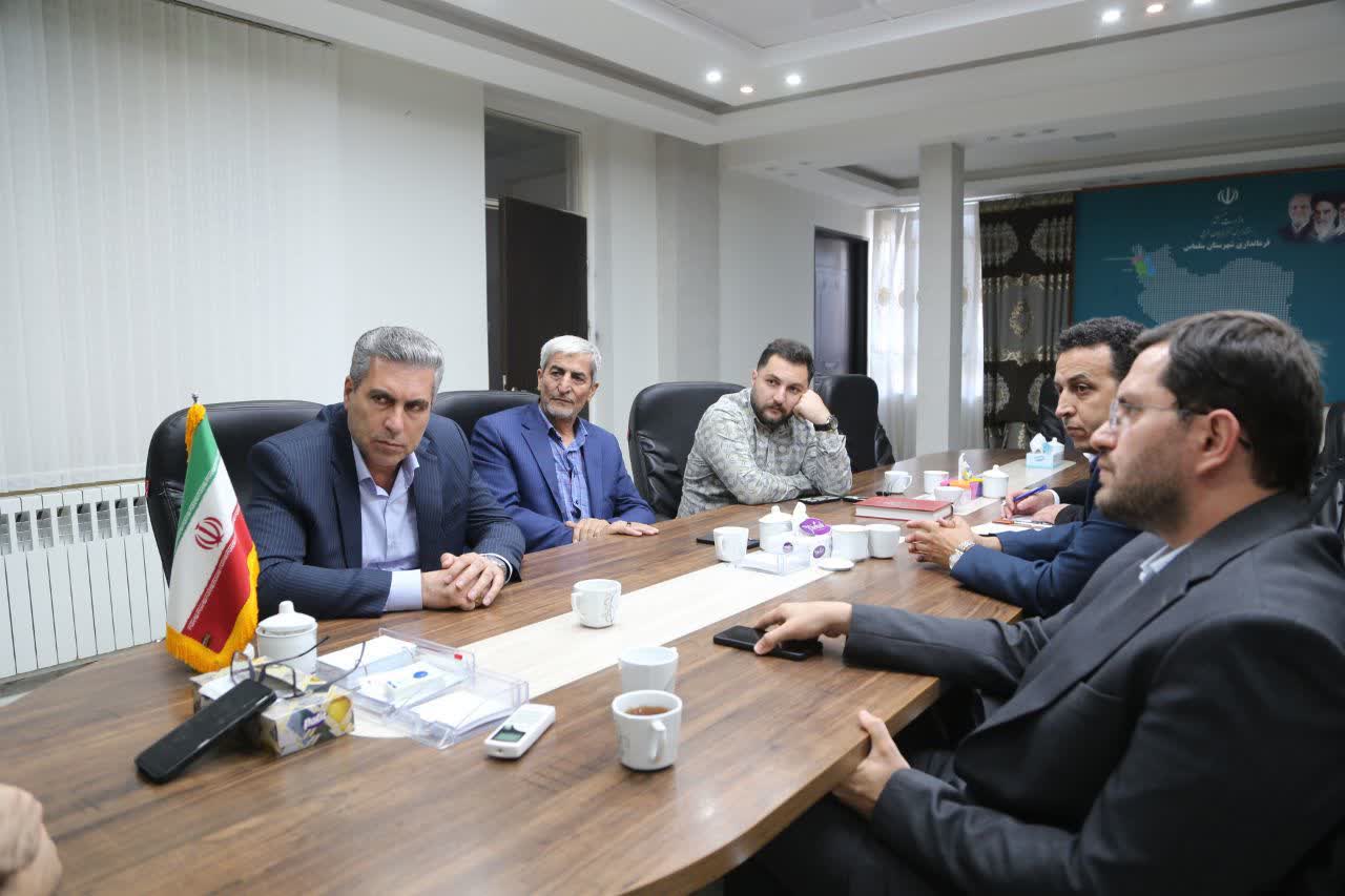 نشست فرماندار سلماس با مسئولین هنری استان و مدیران شهری برای احیای سینمای شهرستان