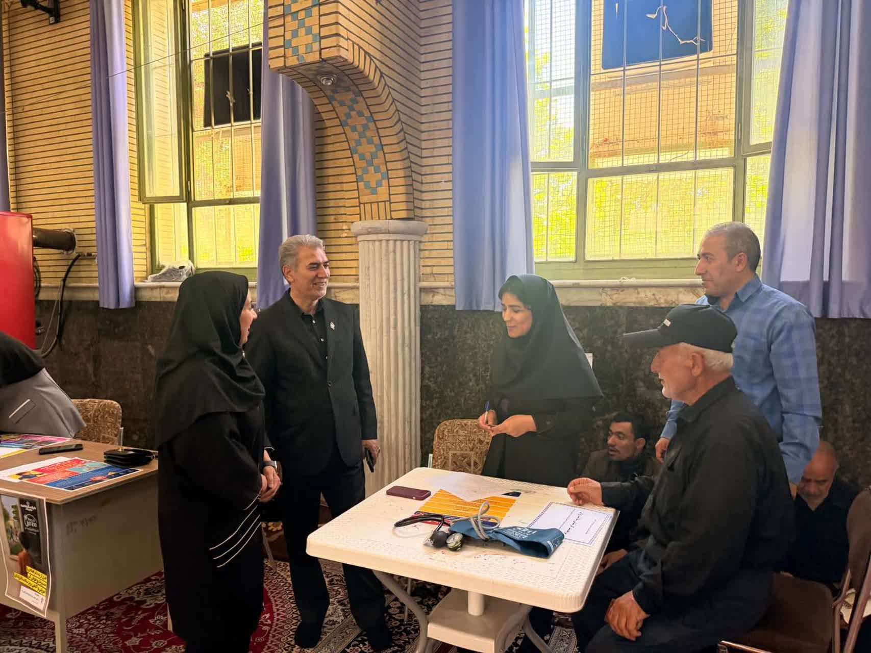 🔹 علی علائی فرماندار شهرستان با حضور در مصلای امام خمینی (ره) و همزمان با برگزاری آیین عبادی ـ سیاسی نماز جمعه، از میزهای ارتباطات مردمی دستگاههای اجرایی بازدید کرد.