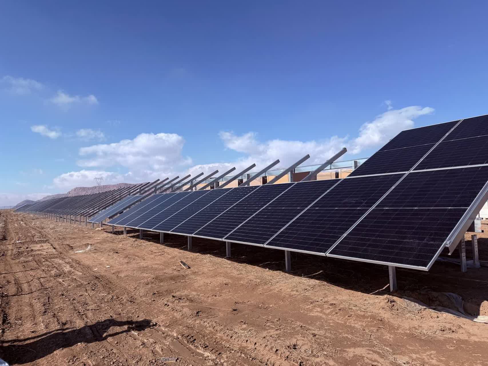 🔹بازدید مسئولان استانی و شهرستانی از پروژه بزرگ نیروگاه خورشیدی شهرستان سلماس