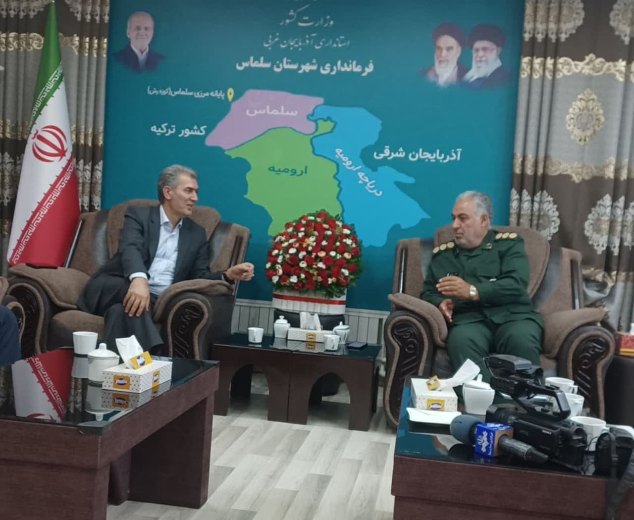 سرهنگ پاسدار منصور یوسفی، دبیر کنگره ملی بزرگداشت 12 هزار شهید آذربایجان غربی و مسئول حفظ آثار و نشر ارزشهای دفاع مقدس سپاه شهدای استان، با علی علائی فرماندار سلماس دیدار و گفتگو کرد.