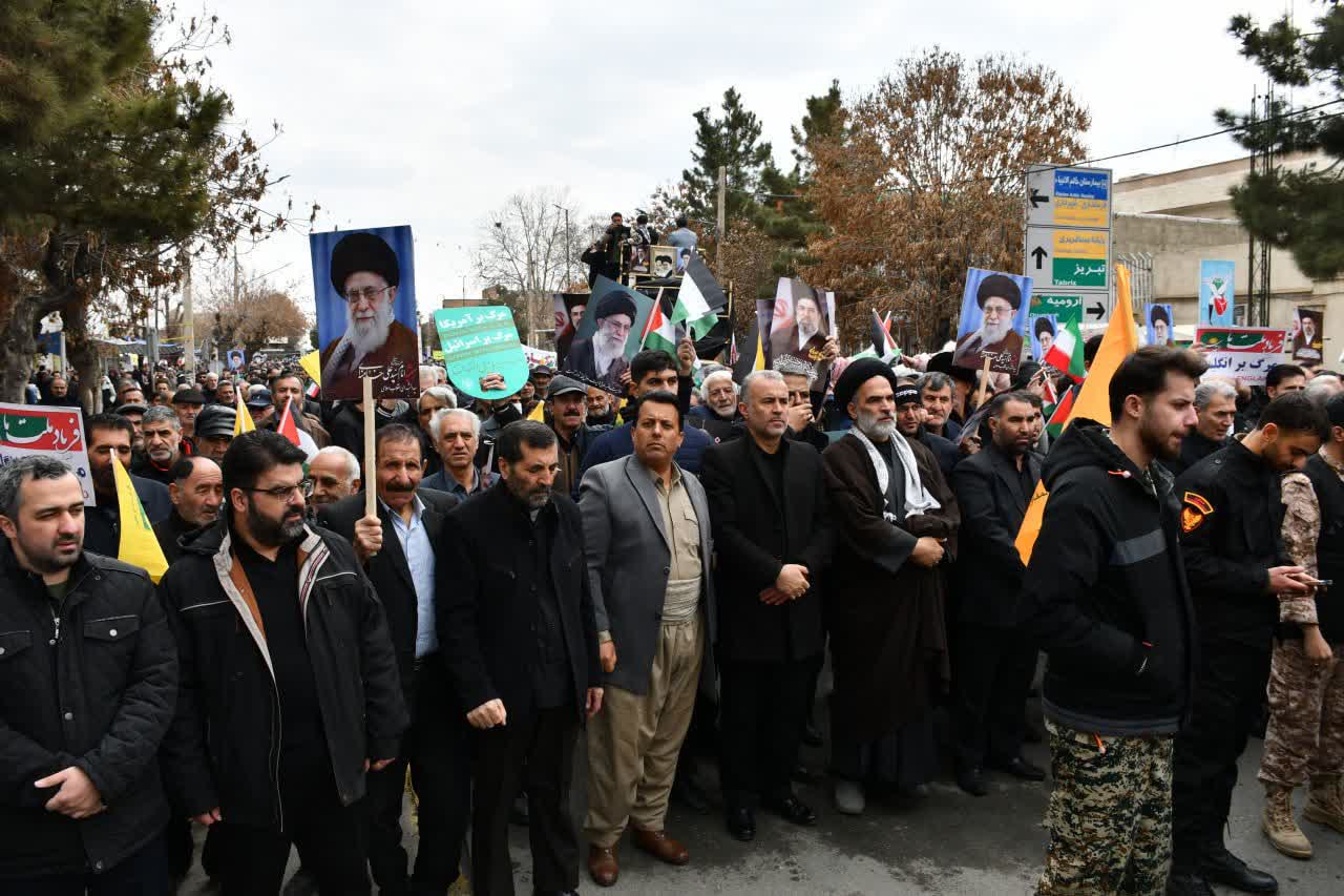 جلوه هایی زیبا از حضور پرشور مسؤلان، مردم ، جامعه بزرگ فرهنگی و دانش آموزی شهرستان سلماس در راهپیمایی روز قدس و بیعیت با سومین علمدار انقلاب   🗓 22 اسفند ماه 1404