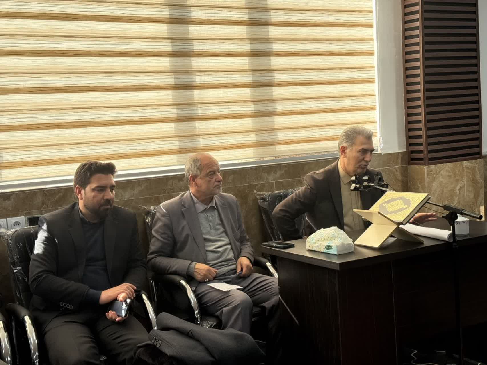 ✅️ نهضت خدمت‌رسانی در قلب بخش مرکزی؛ برپایی میز خدمت جهادی با حضور نماینده و فرماندار در 5 روستا