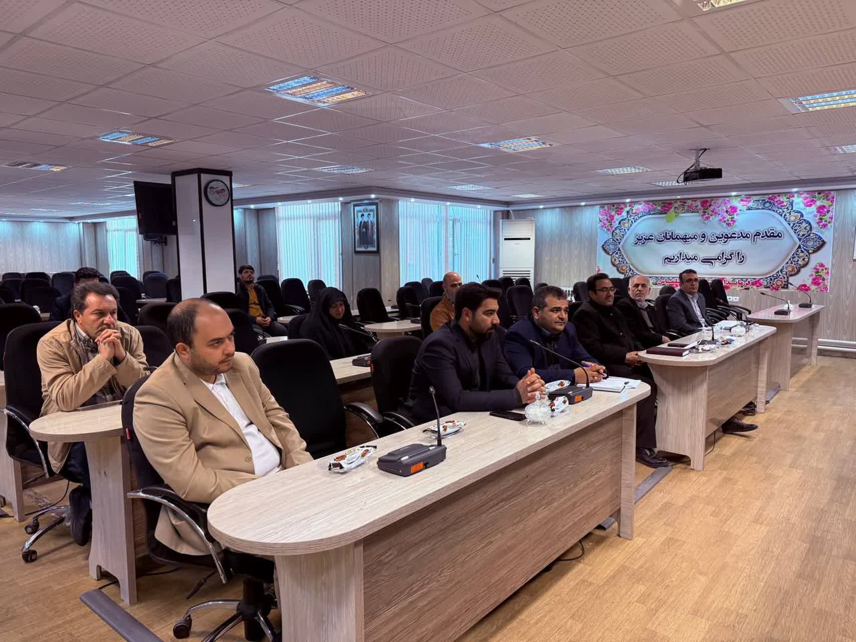 جلسه انجمن کتابخانه های عمومی شهرستان سلماس به ریاست فرماندار و با حضور دادستان عمومی و انقلاب و سایر اعضا برگزار شد.