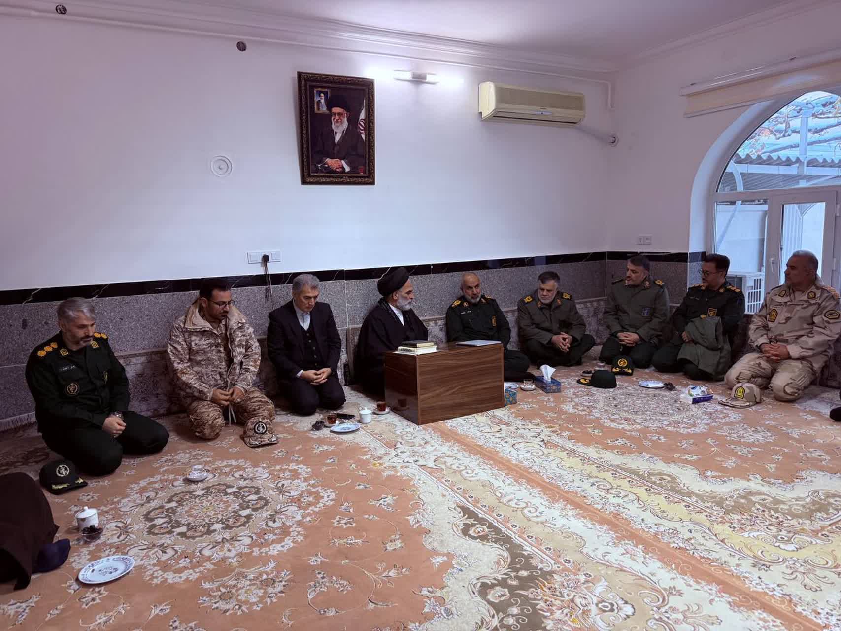 سردار سرتیپ گشتاسبی فرمانده قرارگاه حمزه سیدالشهدا(ع) با استقبال فرماندار، امام جمعه و اعضای شورای تأمین شهرستان وارد سلماس شد.