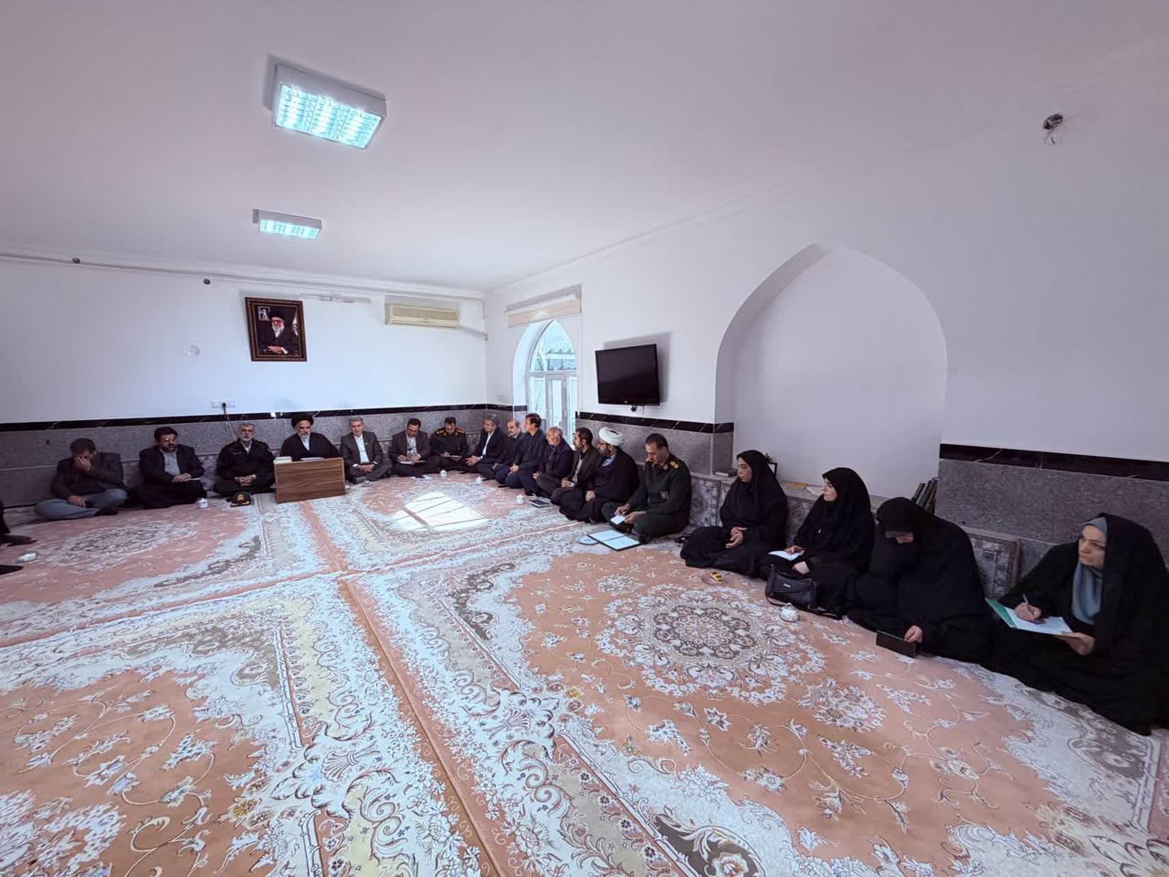 جلسه شورای فرهنگ عمومی شهرستان سلماس با حضور فرماندار، امام جمعه و اعضای این شورا در محل دفتر امام جمعه برگزار شد