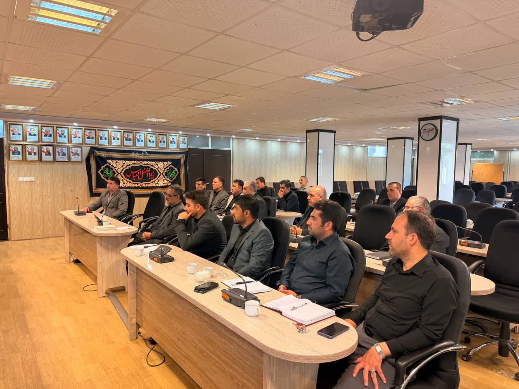 🔹جلسه کمیسیون امنیت کارگری شهرستان سلماس به ریاست علائی، فرماندار شهرستان و با حضور دادستان عمومی و انقلاب، اعضای کمیسیون و مدیران دستگاههای اجرایی مرتبط برگزار شد.