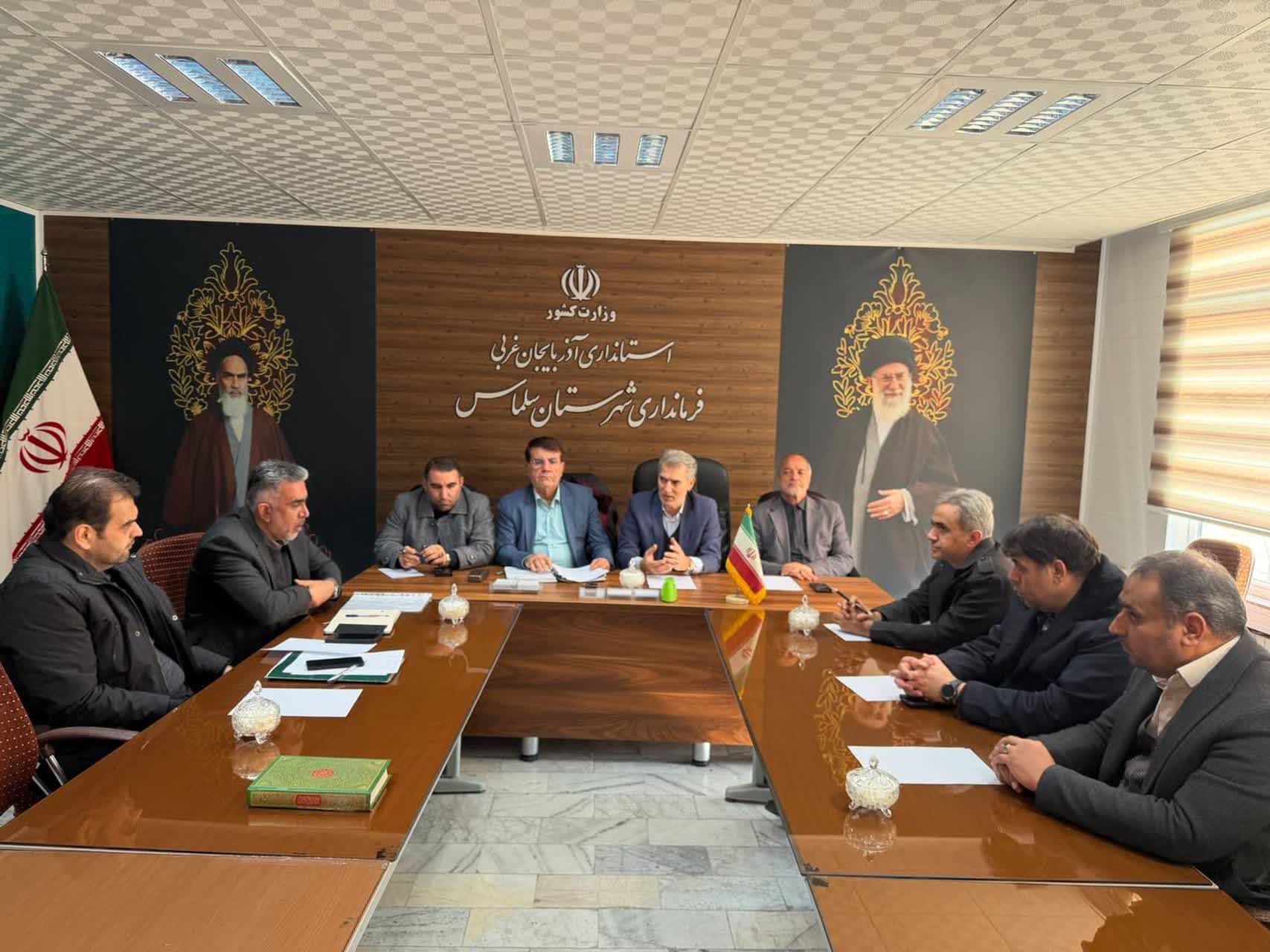 جلسه‌ای با حضور نماینده مردم سلماس در مجلس شورای اسلامی، فرماندار، دادستان، معاون وزیر راه و شهرسازی و رئیس سازمان مجری طرح‌های ملی، در سالن جلسات فرمانداری سلماس برگزار شد