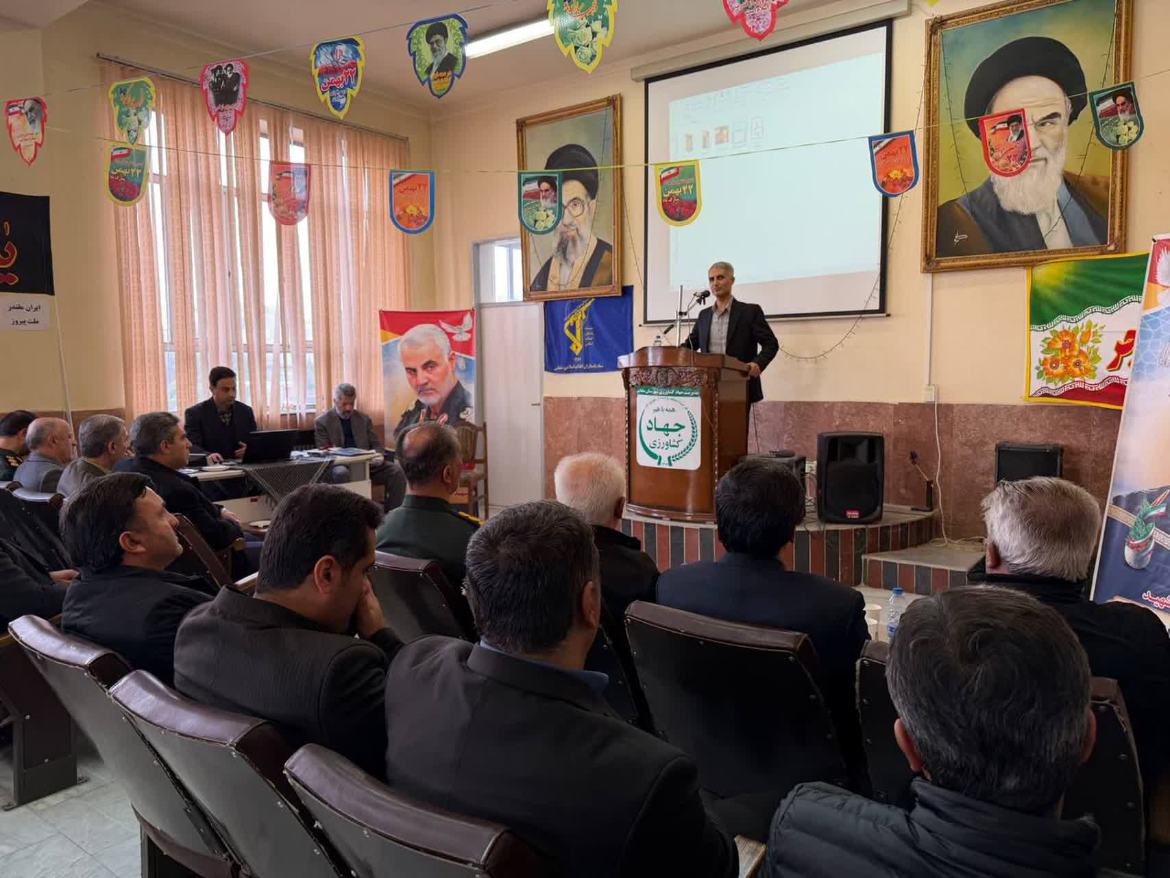 مراسم جشن سالگرد پیروزی انقلاب اسلامی و جشن نیمه شعبان با حضور فرماندار و اعضای شورای اداری در محل سالن اجتماعات مدیریت جهاد کشاورزی برگزار شد.