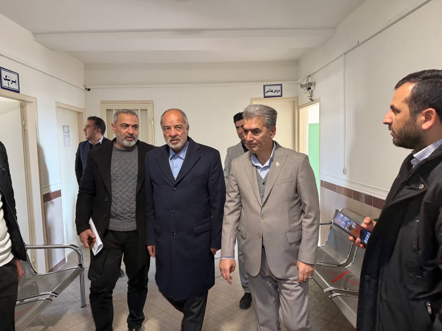 فرماندار شهرستان سلماس بهمراه نماینده مردم شریف شهرستان در مجلس شورای اسلامی از وضعیت خدمات سلامت تازه شهر بازدید کردند