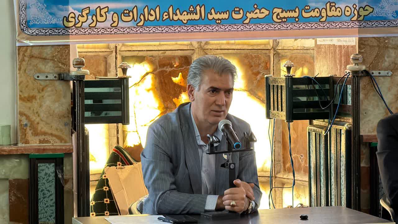 برگزاری میز خدمت جهادی محله محور در سلماس با حضور فرماندار و پاسخگویی مستقیم به مطالبات مردمی