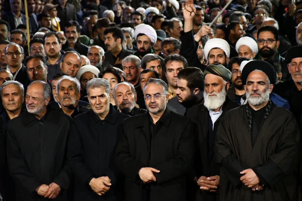 🇮🇷حضور حماسی در سی‌وهفتمین شب وفاداری؛ فرماندار سلماس دوشادوش مردم بر میثاق با آرمان‌های انقلاب