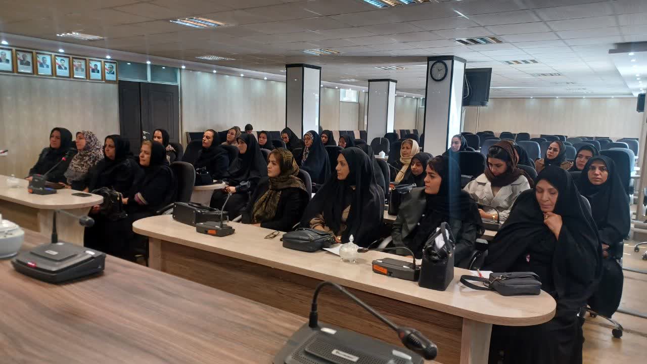 🔹 نشست بانوان کارآفرین سلماس با فرماندار