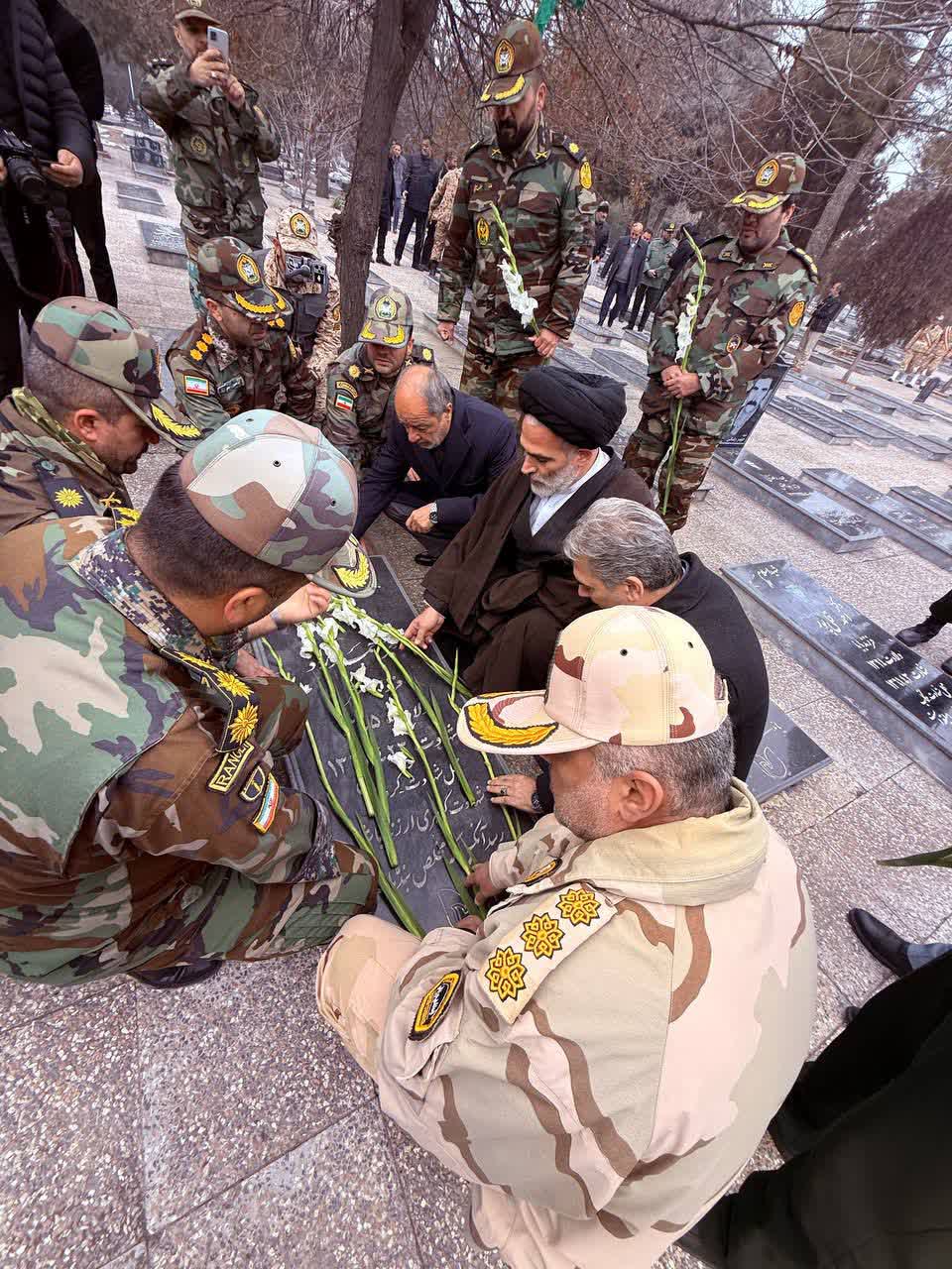 مراسم عطرافشانی قبور مطهر شهدا و گرامیداشت یاد و خاطره شهدای غریب اسارت سلماس برگزار شد.