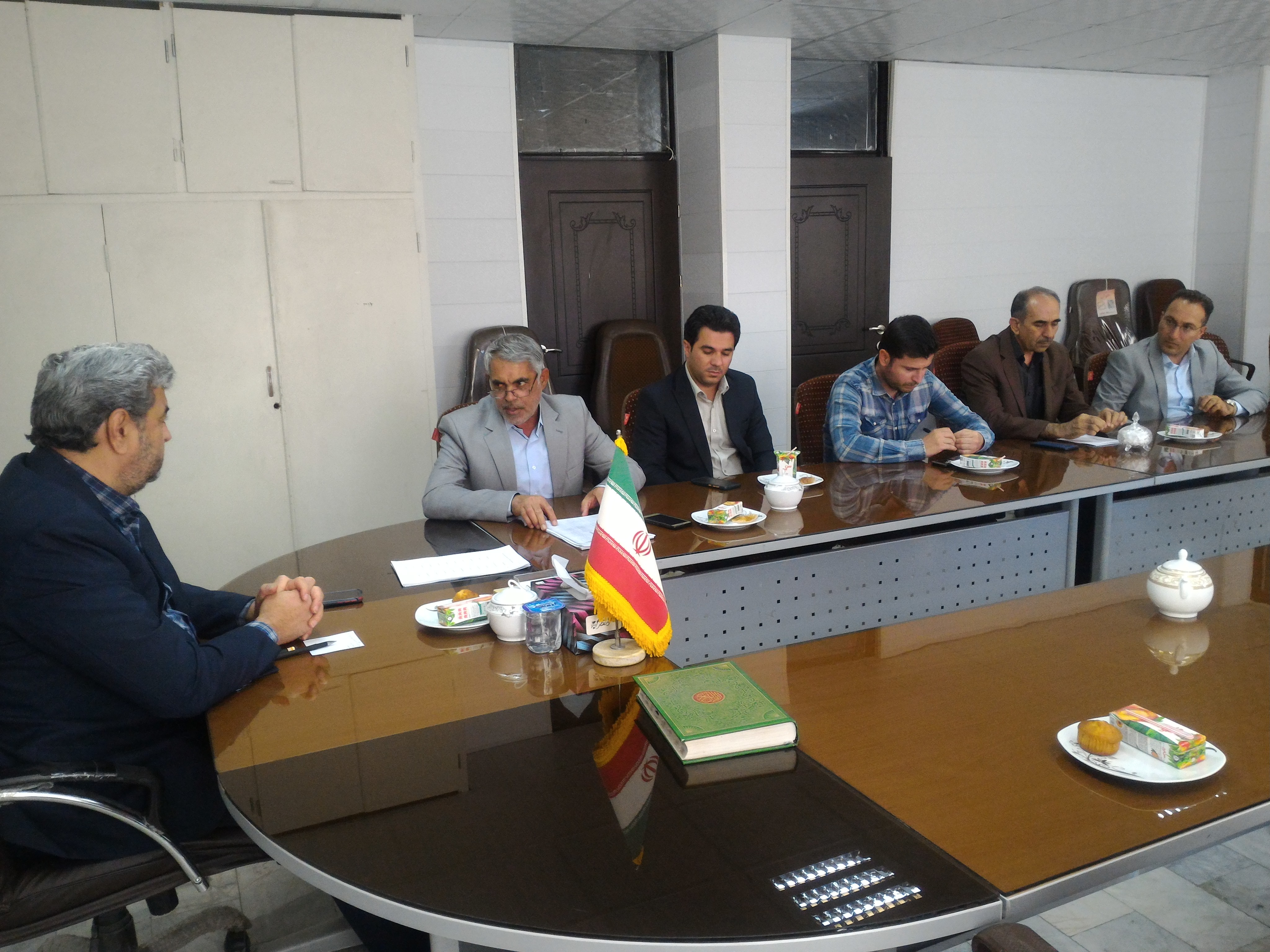 تجلیل از کارمندان ایثارگر فرمانداری