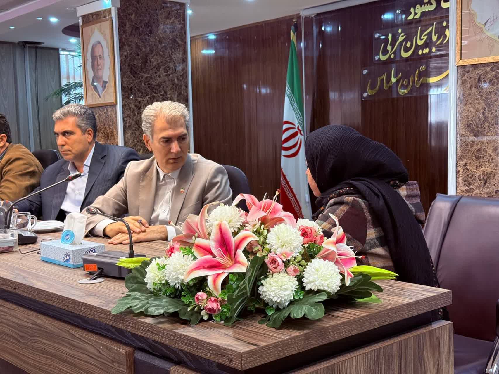 دیدار چهره‌به‌چهره و پنج‌ساعته فرماندار سلماس با بیش از 200 نفر از شهروندان