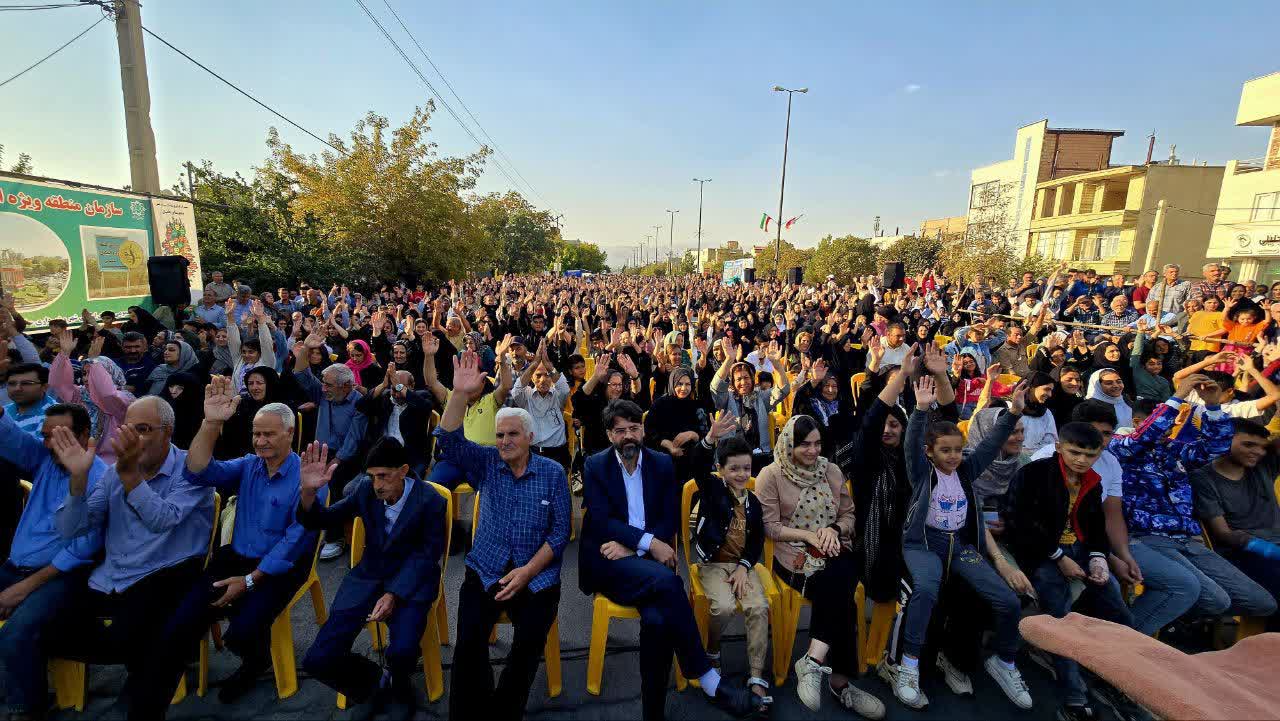 📷همایش بزرگ پیادهروی خانوادگی در سلماس برگزار شد