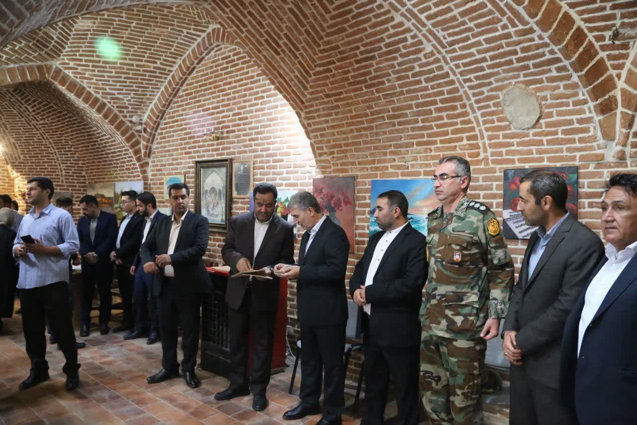 ✳️ افتتاح نمایشگاه هنرهای تجسمی «زبان رنگها» در سلماس به مناسبت هفته دولت