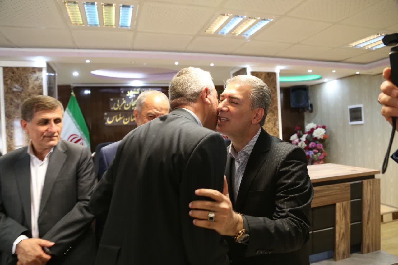 🇮🇷تجلیل مدیرکل راه و شهرسازی استان از تلاشهای فرماندار سلماس در واگذاری زمینهای نهضت ملی مسکن