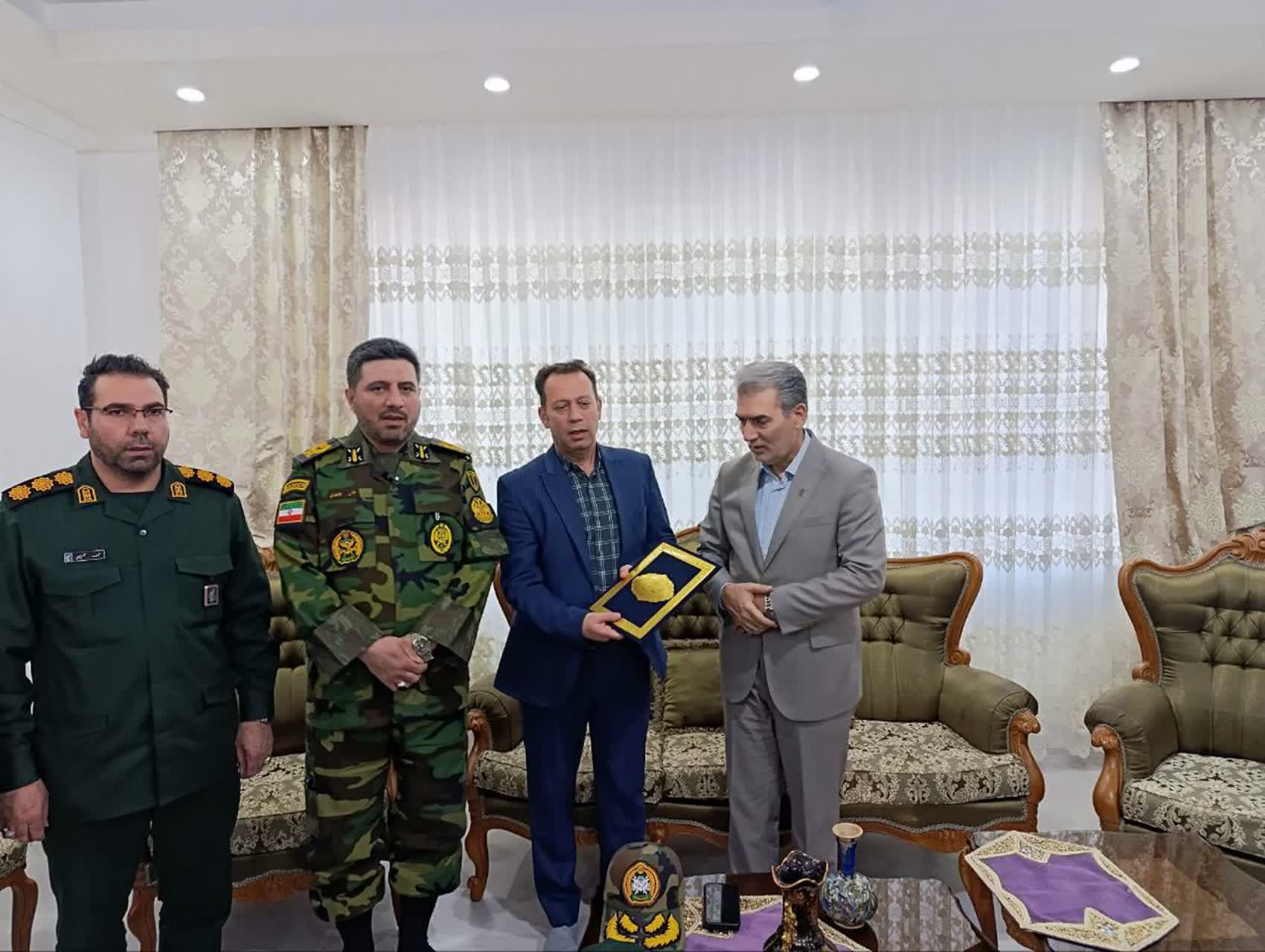 دیدار فرماندار شهرستان سلماس با خانواده معظم شهدا