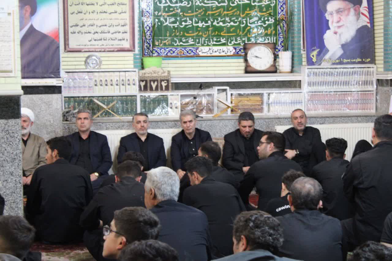 حضور فرماندار شهرستان سلماس، جمعی از مسئولان و اقشار مختلف مردم مؤمن و انقلابی در مراسم جاماندگان تشییع قائد امت