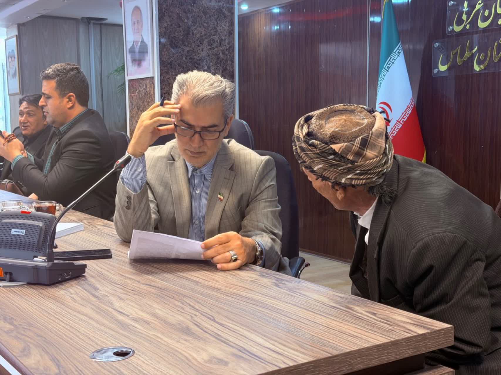 دیدار چهره‌به‌چهره فرماندار سلماس،نماینده مردم شریف شهرستان در مجلس شورای اسلامی و شهردار سلماس با شهروندان