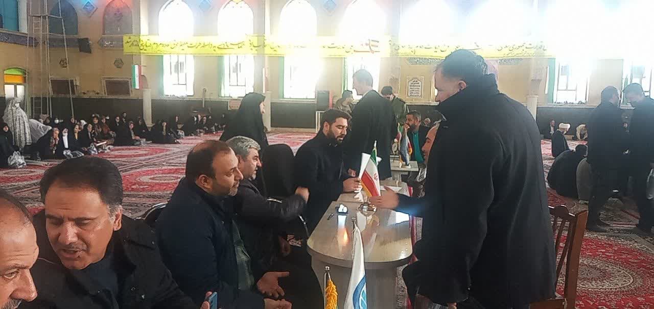 برگزاری میز ارتباطات مردمی فرمانداری سلماس در مصلی امام خمینی (ره) شهرستان سلماس