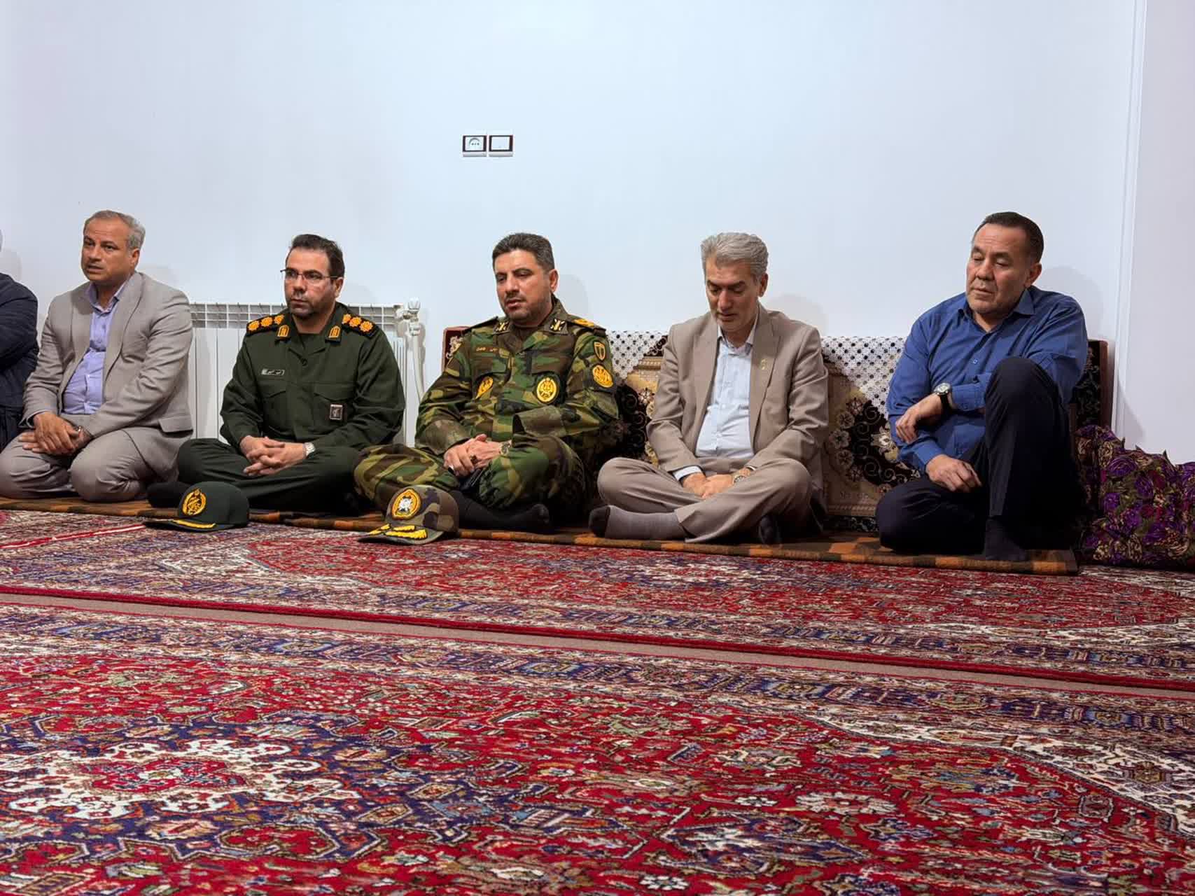 حضور فرماندار سلماس در منزل شهیدان ورمزیار
