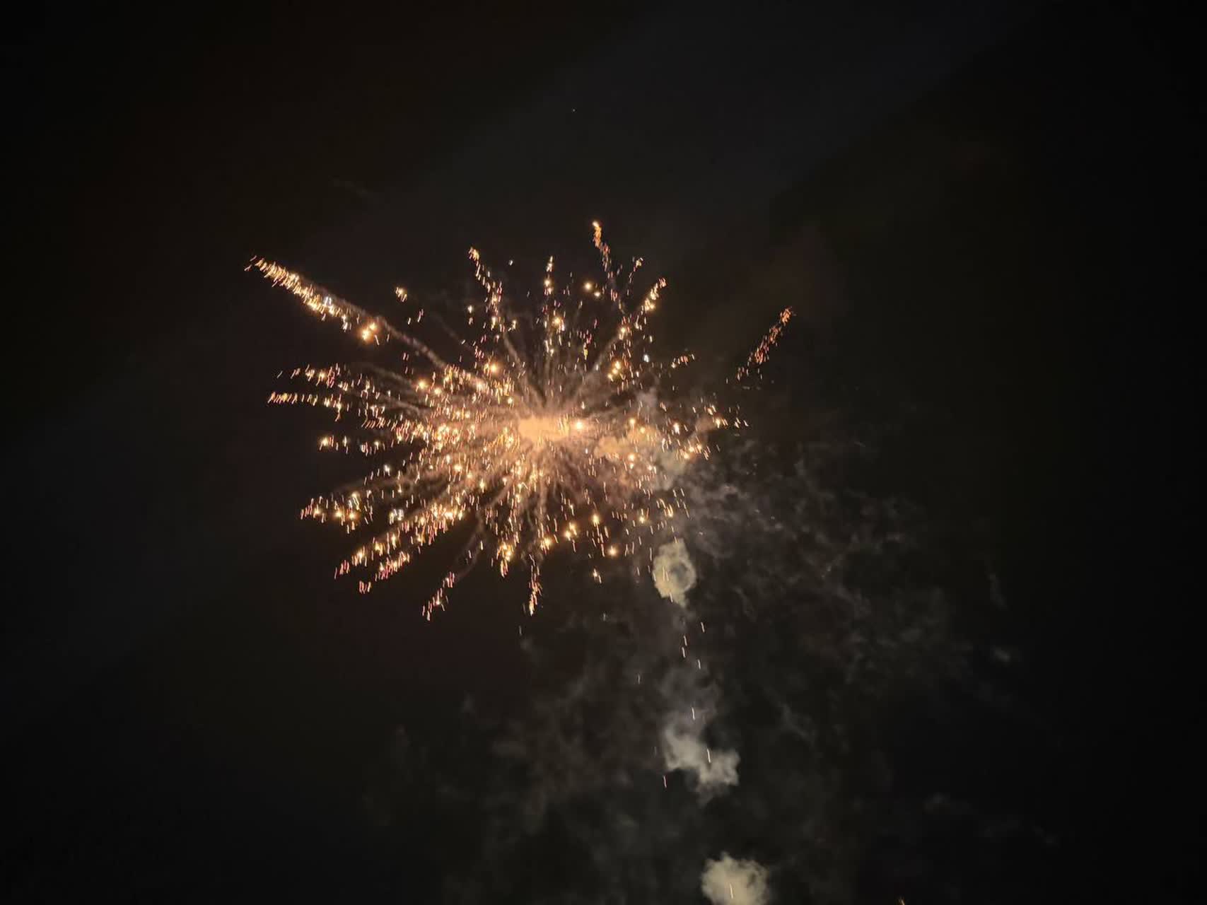 🔹بانگ «الله‌اکبر» و نورافشانی همزمان با سراسر کشور در سلماس