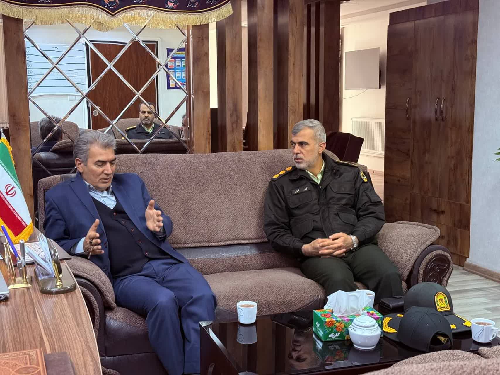 فرمانده انتظامی شهرستان سلماس با فرماندار این شهرستان دیدار و گفت‌وگو کرد.