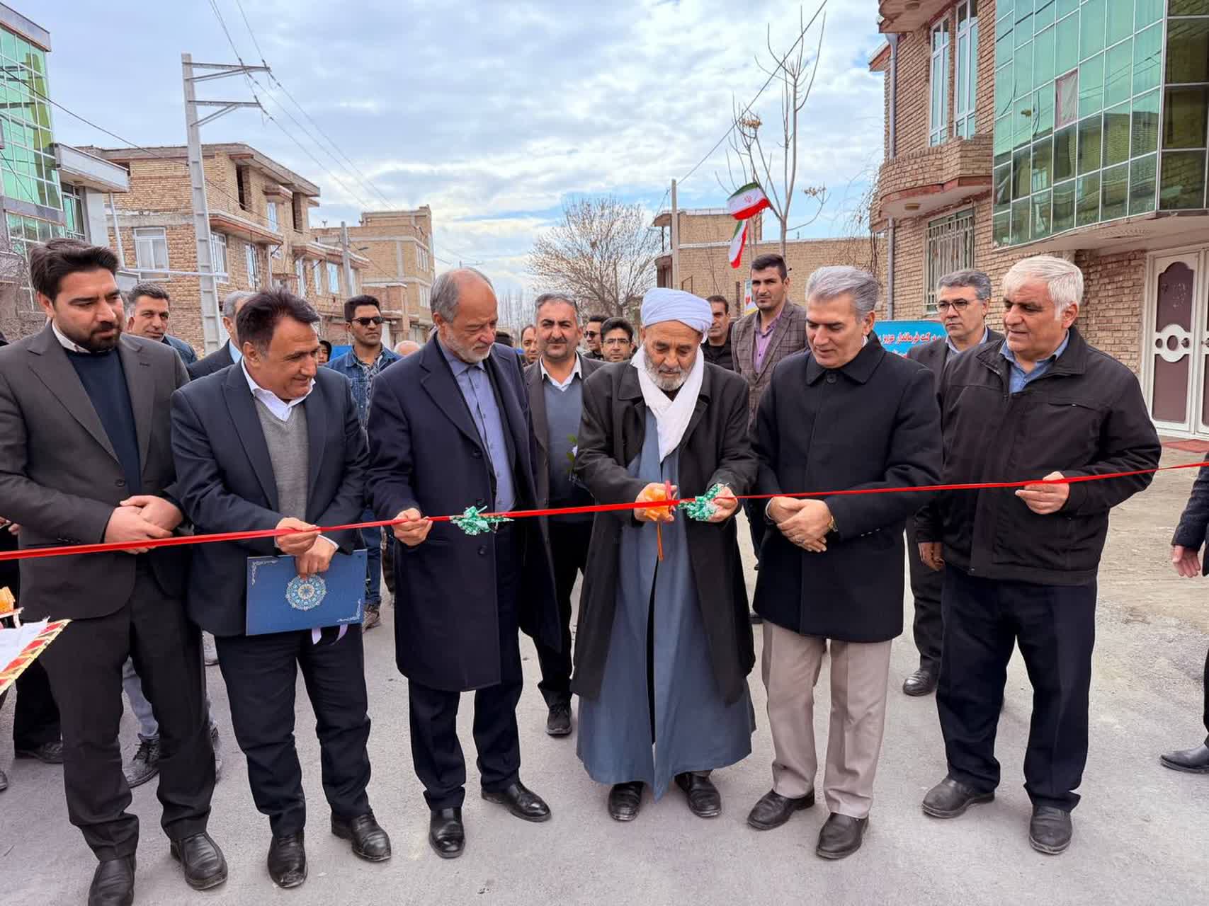 🇮🇷چهل و هفتمین فجر پیروزی🇮🇷  🔹افتتاح پروژه‌های عمرانی دهیاری روستای هفتوان با اعتبار 12 میلیارد تومان