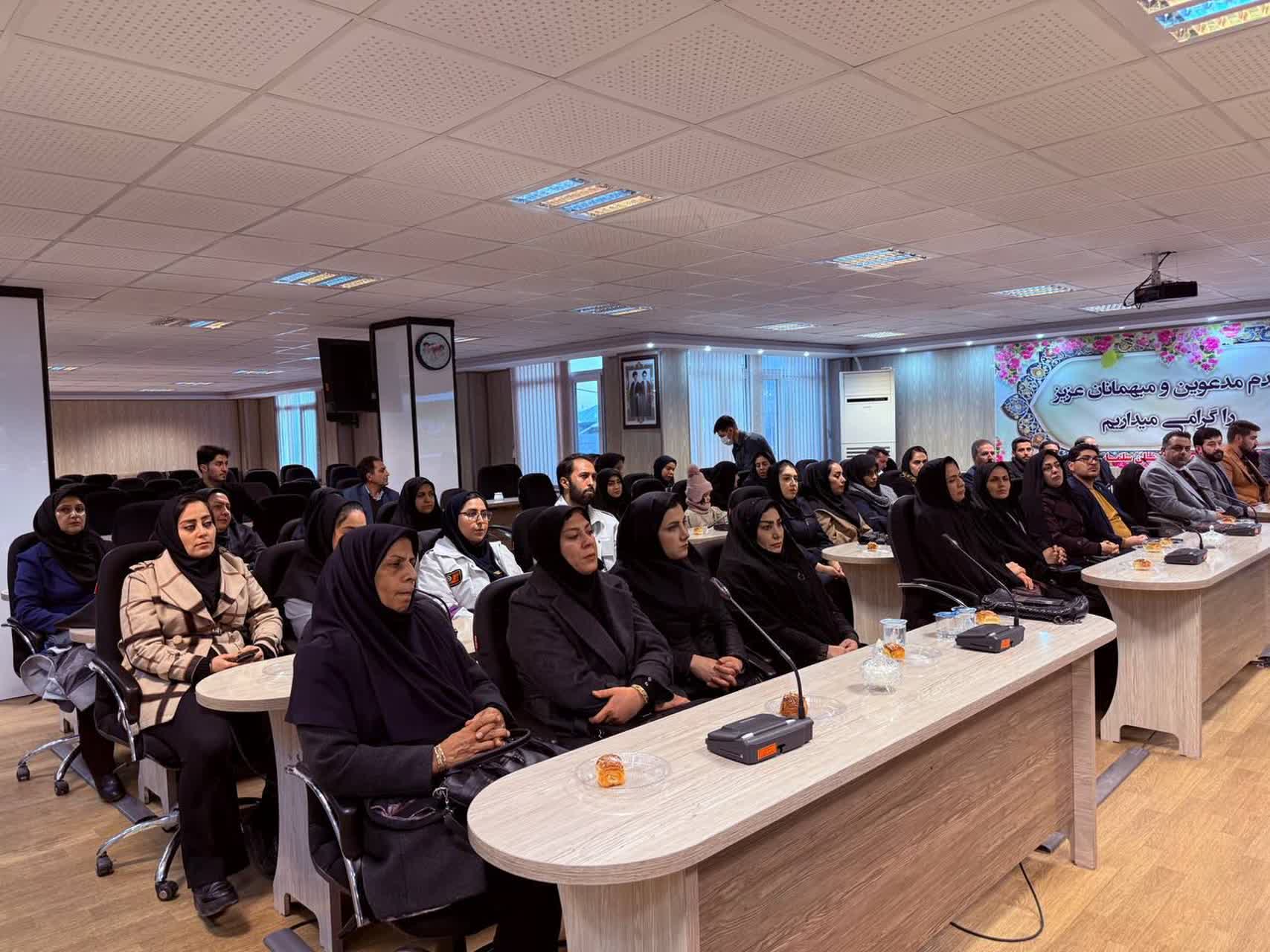 آیین تجلیل از مددکاران اجتماعی شاغل در ادارات شهرستان سلماس با حضور فرماندار و رئیس اداره بهزیستی شهرستان، در سالن جلسات شهید سالمی فرمانداری برگزار شد.