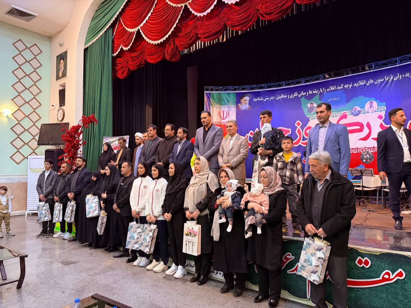 🔸جشن بزرگ روز جوان با حضور فرماندار شهرستان و نماینده مردم شریف شهرستان در مجلس شورای اسلامی برگزار شد.